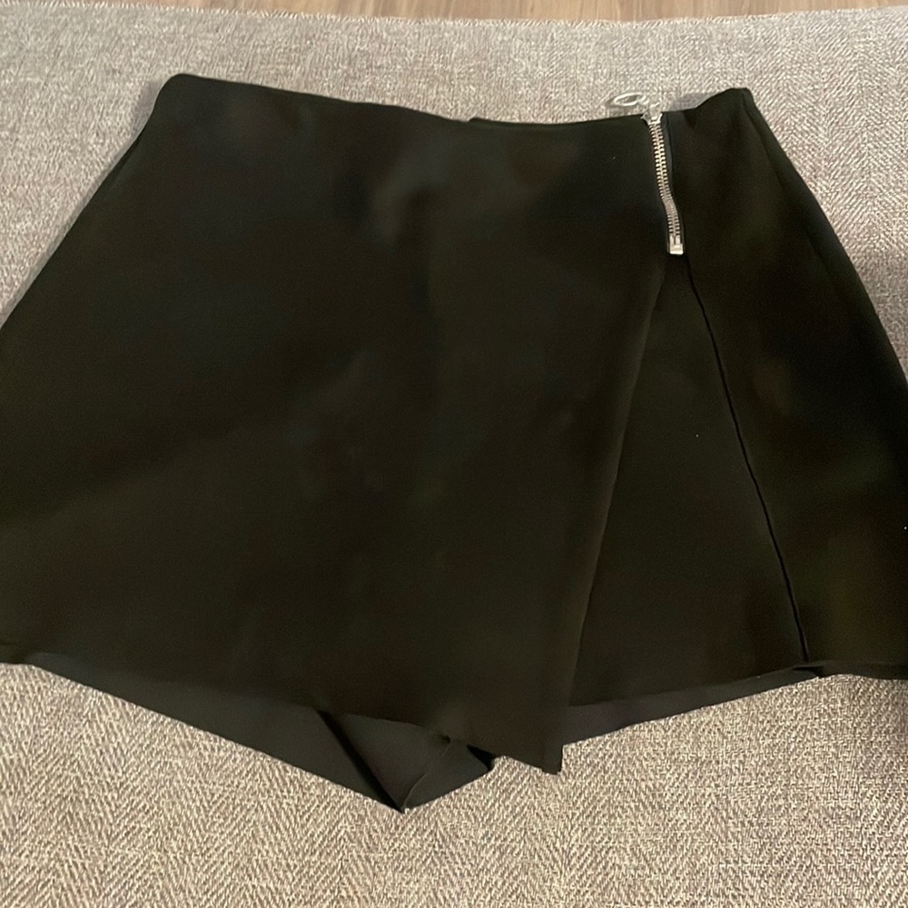 GENTLY WORN ZARA SKORT SIZE M